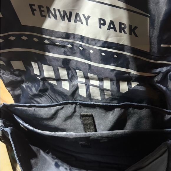 MLB BASEBALL BOSTON RED SOX SHOULDER STRAP LAP TOP - Picture 3 of 4